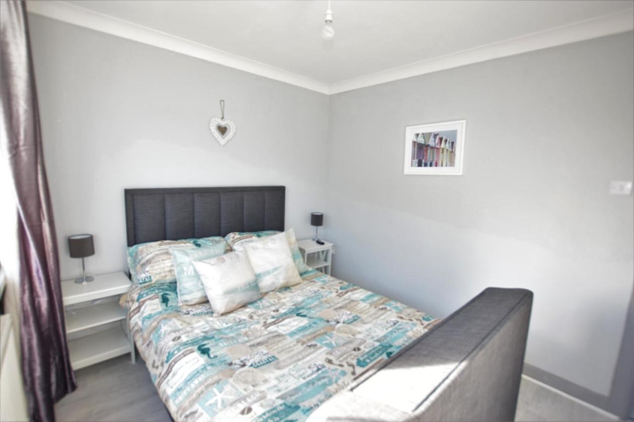 1 Bedroom Holiday Let In The Heart Of West Wales Carmarthen Bagian luar foto