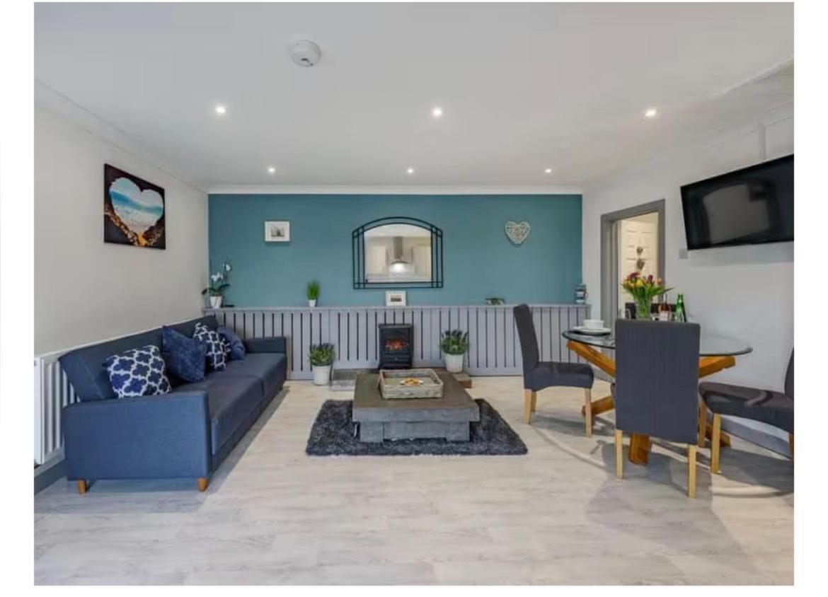 1 Bedroom Holiday Let In The Heart Of West Wales Carmarthen Bagian luar foto