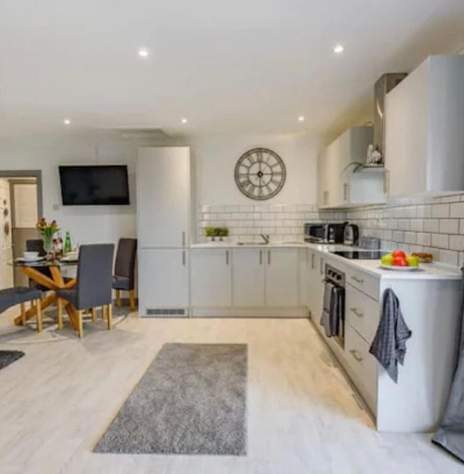 1 Bedroom Holiday Let In The Heart Of West Wales Carmarthen Bagian luar foto