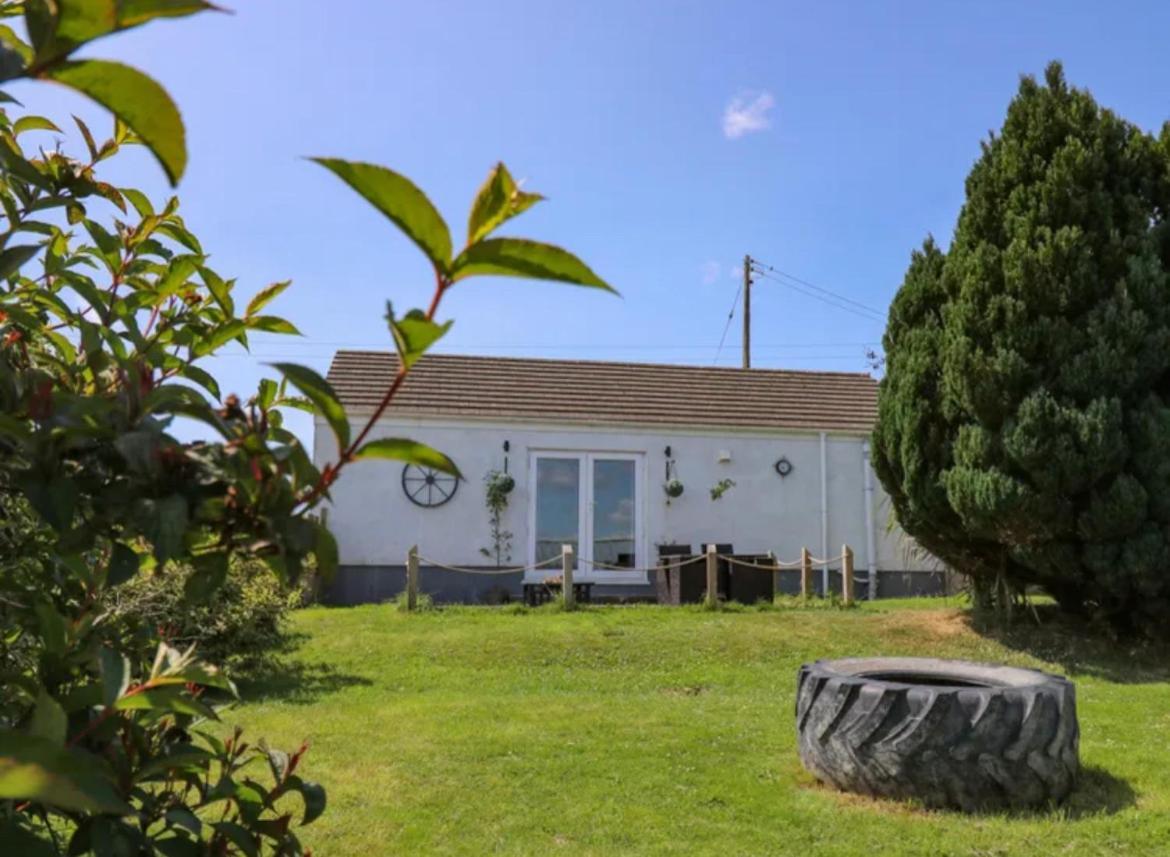 1 Bedroom Holiday Let In The Heart Of West Wales Carmarthen Bagian luar foto