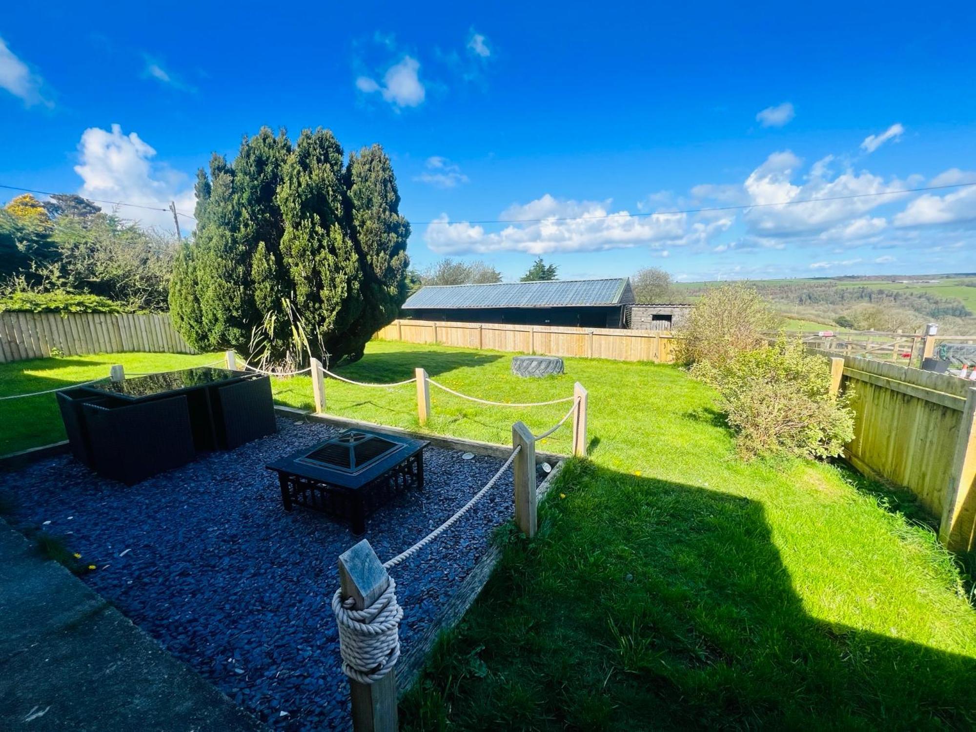 1 Bedroom Holiday Let In The Heart Of West Wales Carmarthen Bagian luar foto